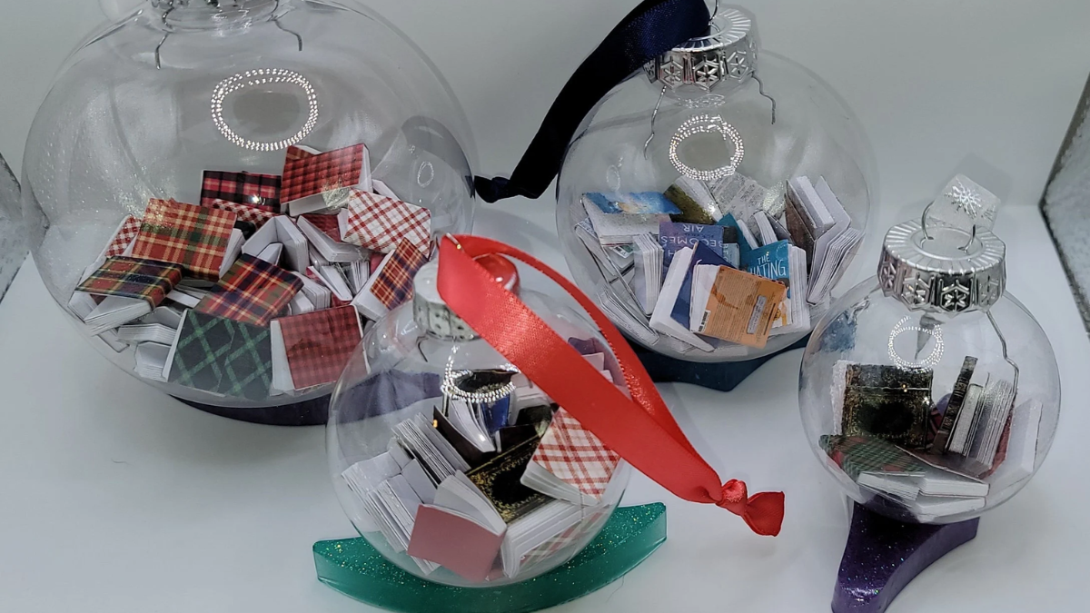 IN PERSON Teen Craft: Booktok Ornaments