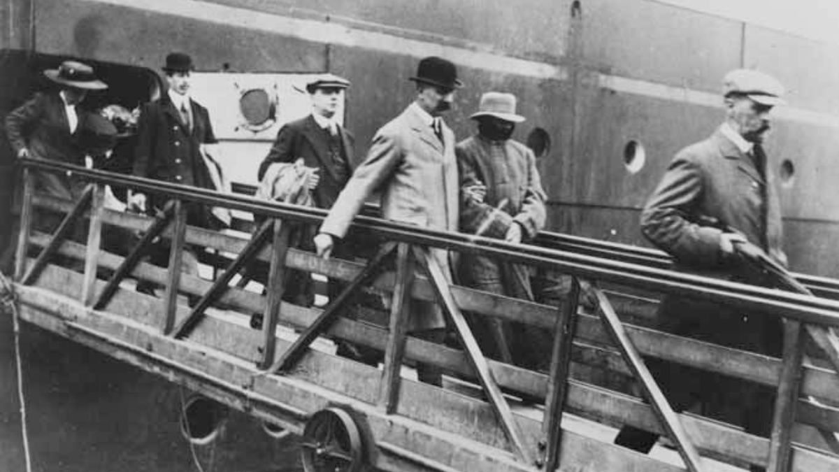 Behind the Mustache: The Dr. Crippen Story (C)