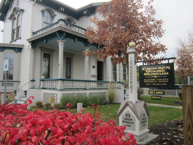 Crocker%20house%20with%20burning%20bush%20and%20sign
